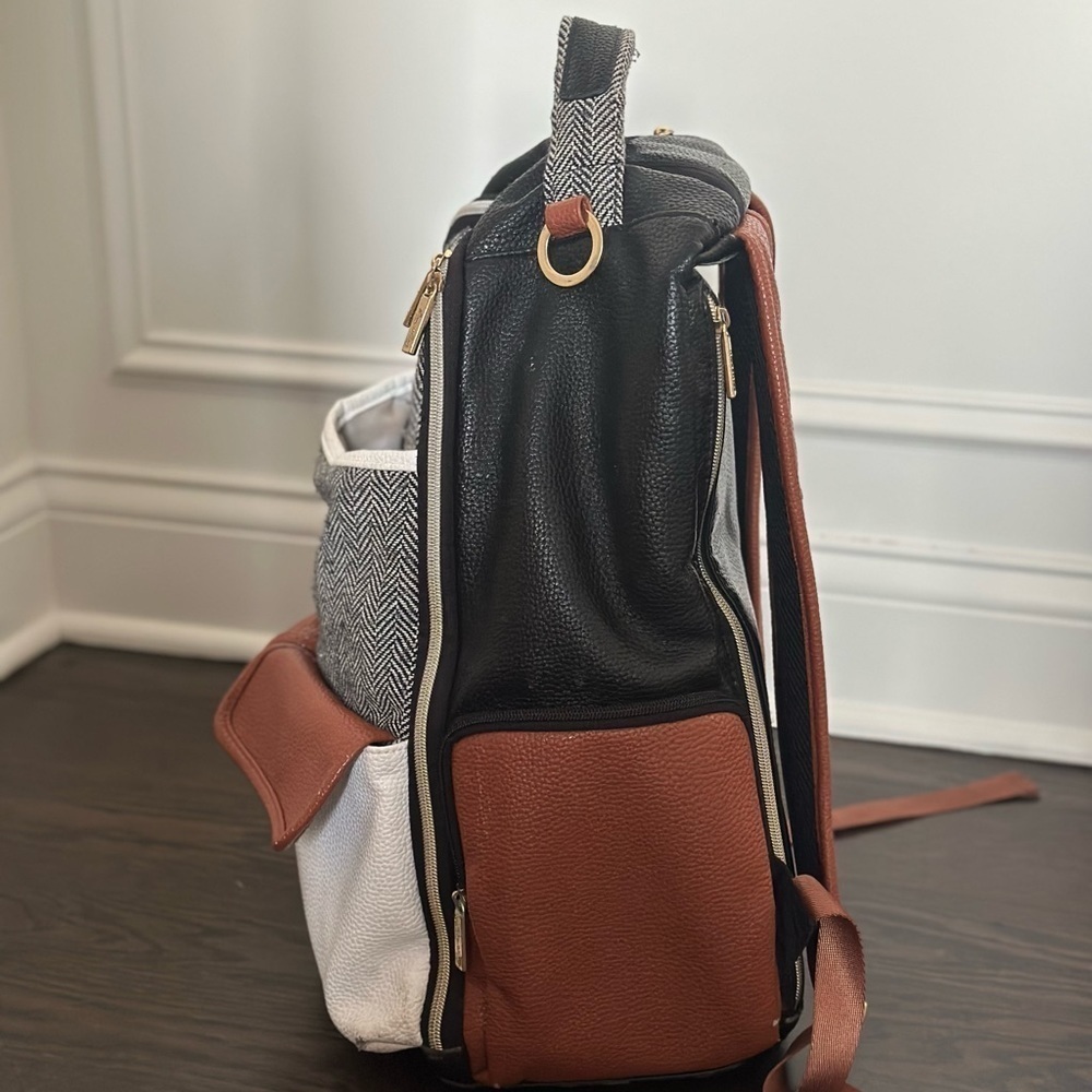 Itzy Ritzy Brown and White Baby Diaper Bag with Leather Accents - Picture 8 of 11
